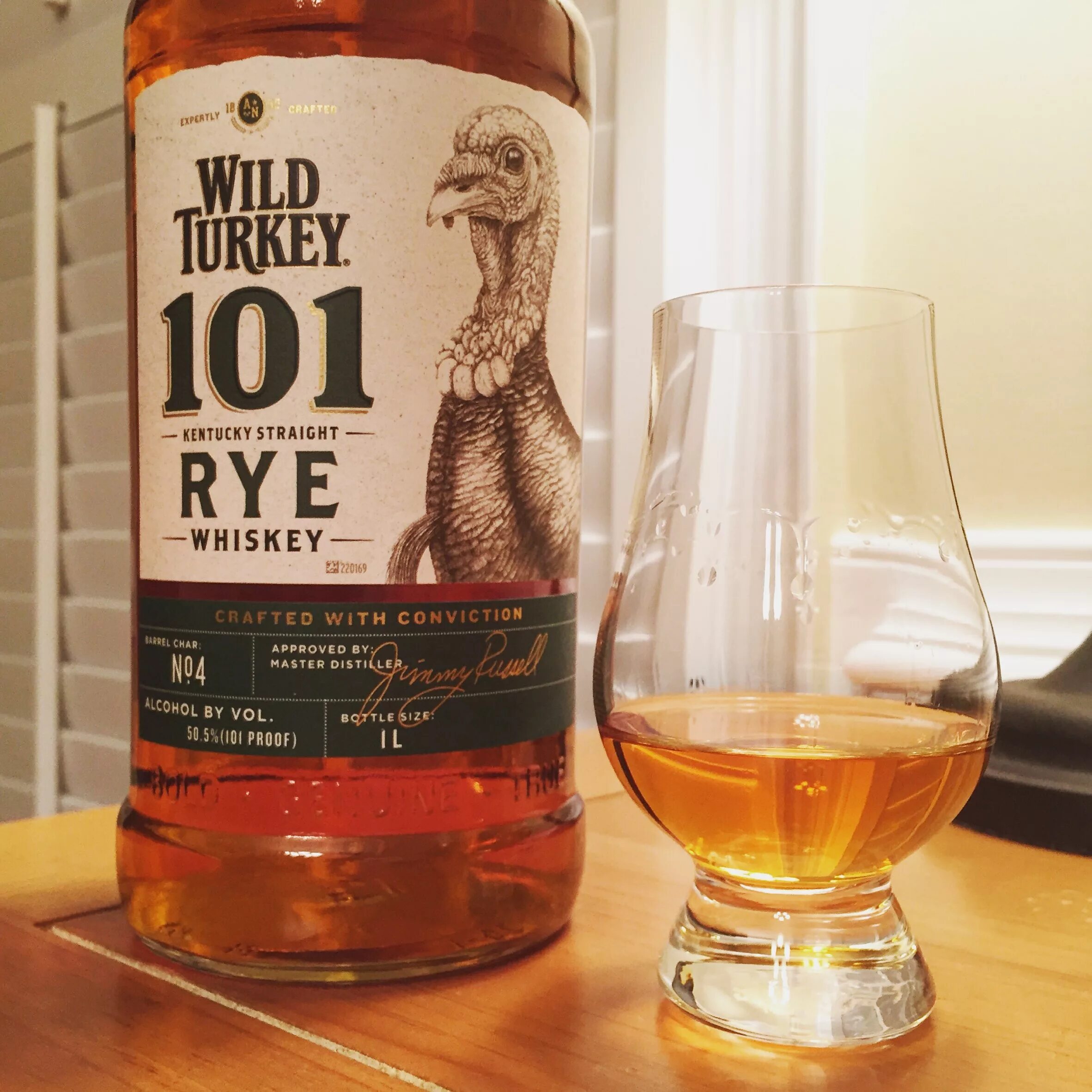 101 turkey. Вайлд теки Бурбон 101. Бурбон вилд Туркей 101. Бурбон 101 Wild Turkey. Виски Бурбон Wild Turkey 101.