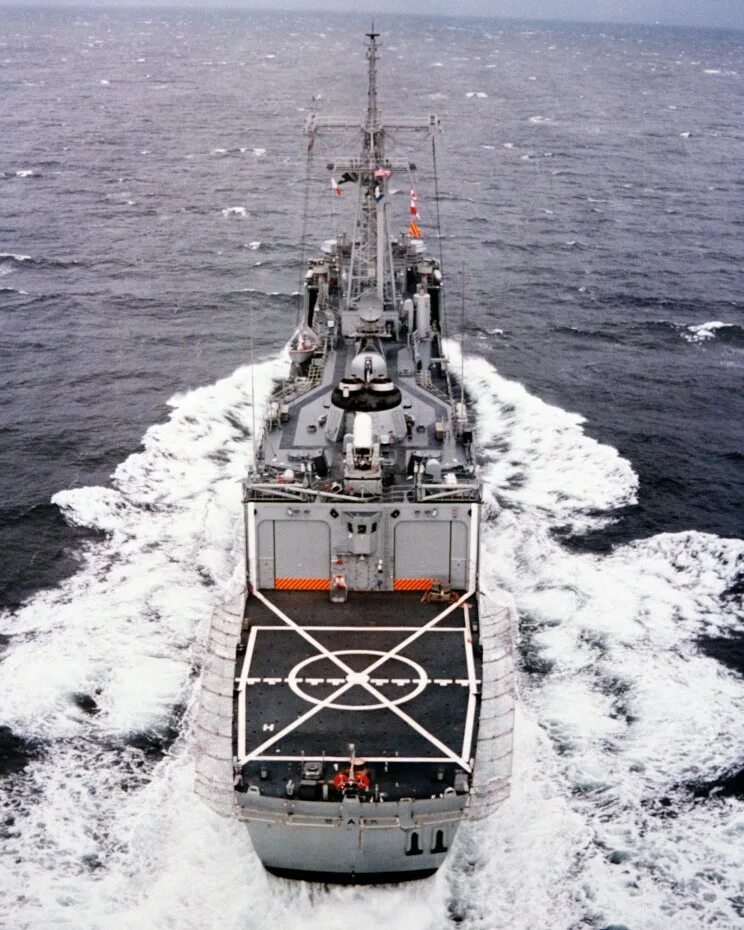 Uss stark. USS Stark (FFG-31). Фрегата USS Stark. Фрегат Старк 1987. Американский Фрегат "Старк".