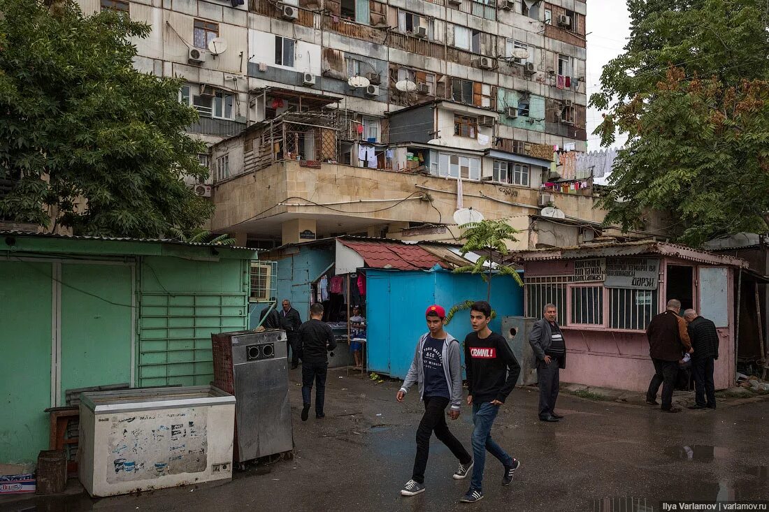 Нищета москва. Трущобы Баку. Баку 2020 трущобы. Азербайджан Баку трущобы. Азербайджан Баку бедные районы.