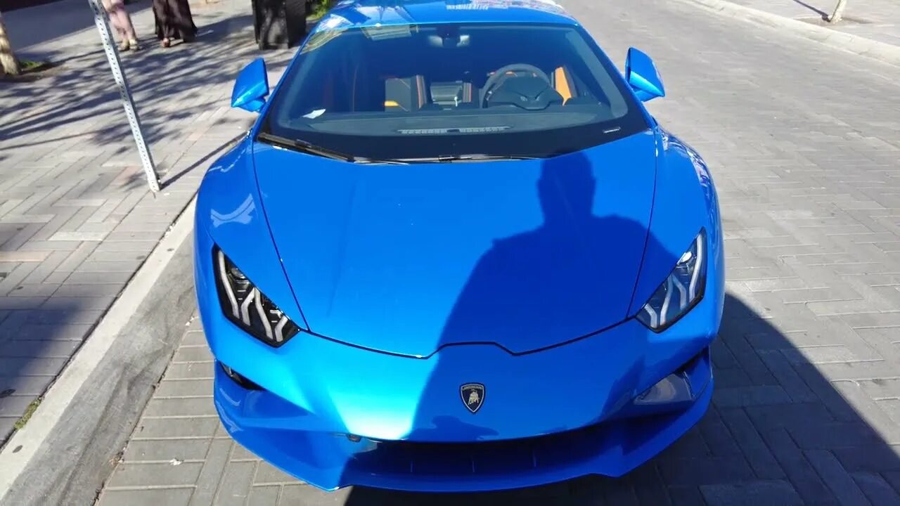 Включи синюю ламборгини. Lamborghini huracan evo. ламборгини хуракан голубая. huracan evo blue. ламборгини синяя с красными полосками.