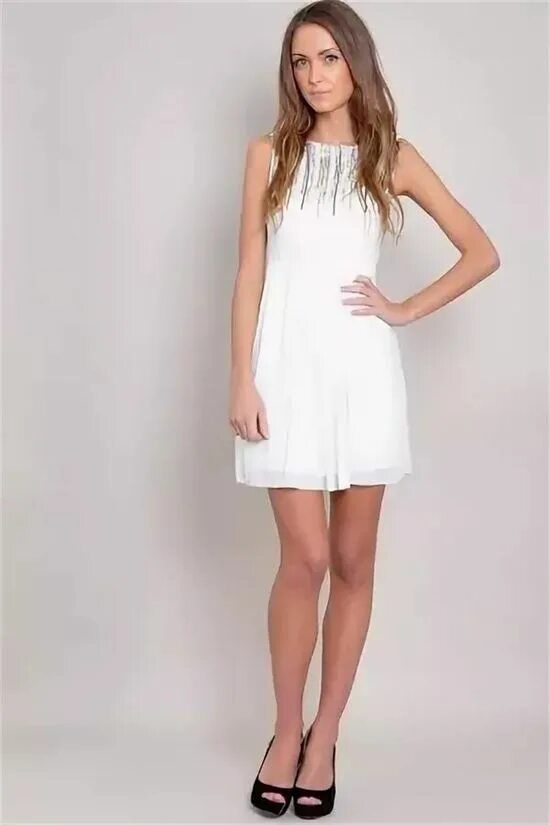 Девушка 15 платье. Платья для подростков. Короткие платья для подростков. Девушка в платье. Белое платье для подростков.