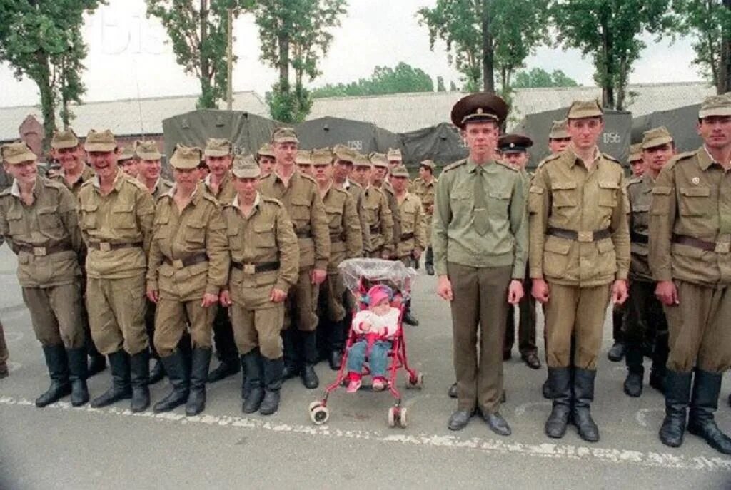 Вывод войск ссср из германии. ЗГВ Германия Берлинская бригада. Вывод ЗГВ из Германии. Группа войск в ГДР. ЗГВ 1994.