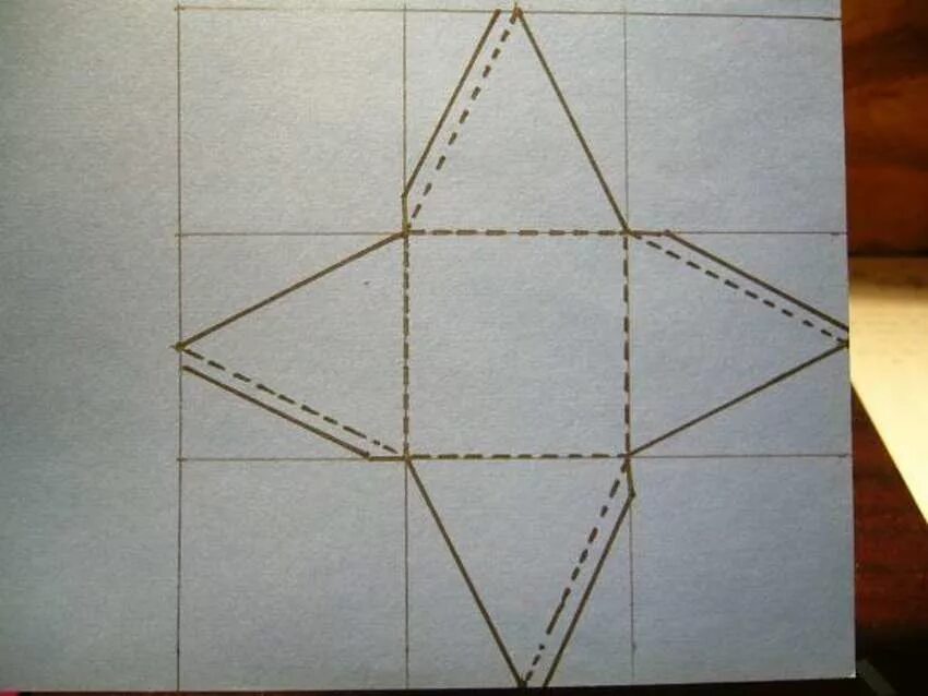 Пирамиды самому сделать. Развертка четырехгранной пирамиды. Развертка пирамиды Хеопса. Пирамида Хеопса оригами. Развертка треугольной пирамиды.