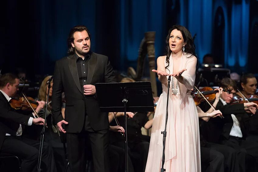 Дуэт оперных пев. Дуэт оперных пев. Дуэт оперных пев. Дуэт андреа бочелли. Анна нетребко и юсиф эйвазов.