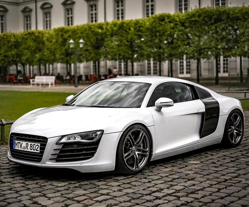 Купить ауди р8. Ауди р8 белая. Audi r8 White. Audi r8 белая. Audi r8 2011.