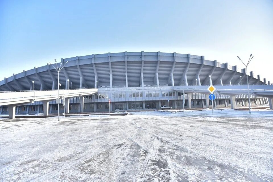 стадион им. остров отдыха 15. остров отдыха 15. футбольный стадион красноярск енисей. центральный стадион енисей красноярск.