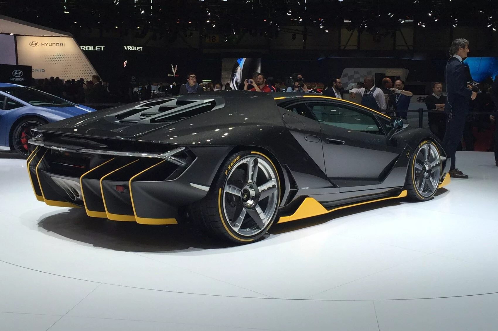 Сентенарио Ламборджини 2022. Ламборгини авентадор 2022. Спорткар Lamborghini Centenario. Ламборджини 2023.