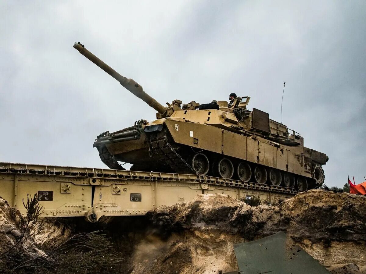 Цена танка абрамс 2023. M60 AVLB. M1 Абрамс танки США. Танк Абрамс 2023. Танк m1 Abrams.