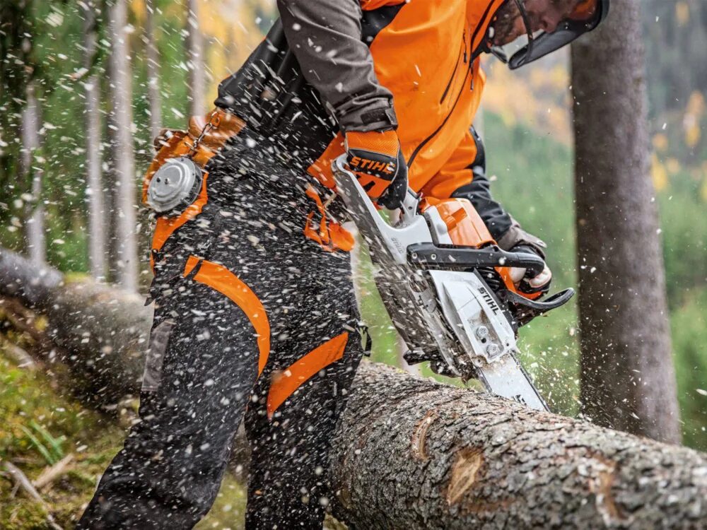 Штиль вакансии. Бензопила Stihl MS 261 16". Бензопила MS 194 C-E Carving. Спил деревьев бензопилой штиль. Цепная бензопила Stihl 420.