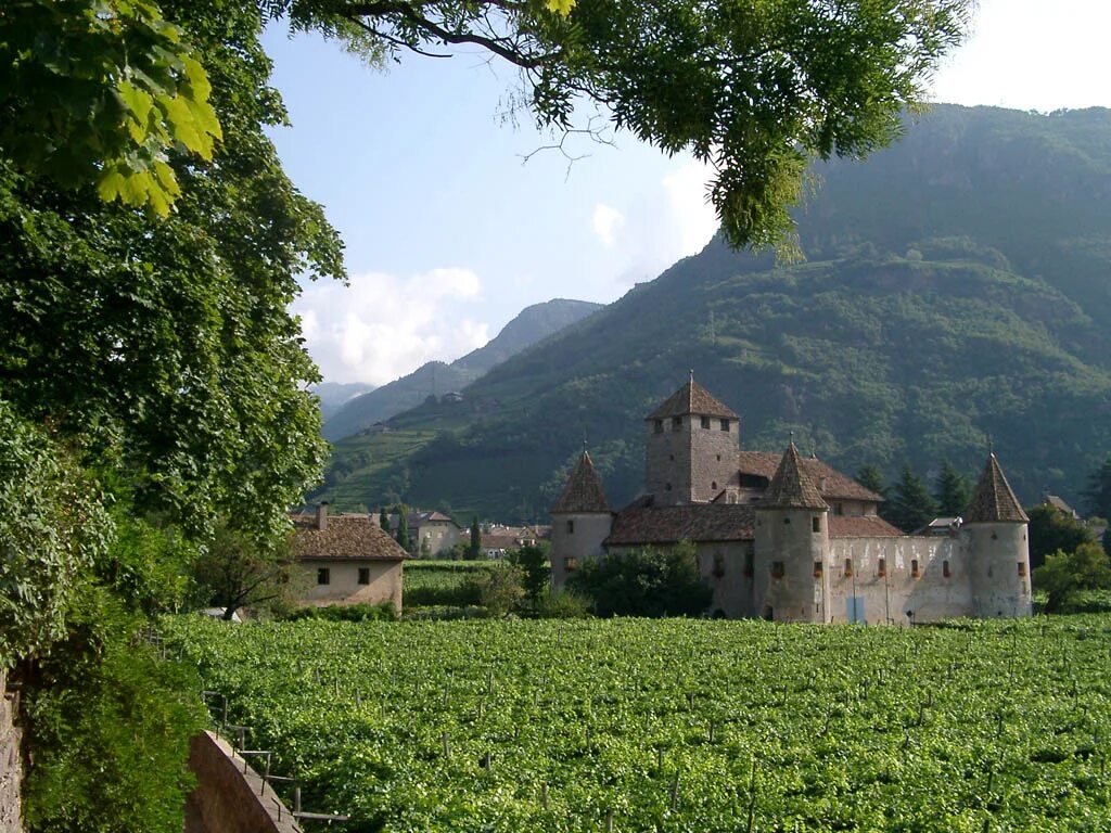 Больцано италия. Bolzano Италия. Провинция Больцано Италия. Больцано (Боцен). Венето Италия.