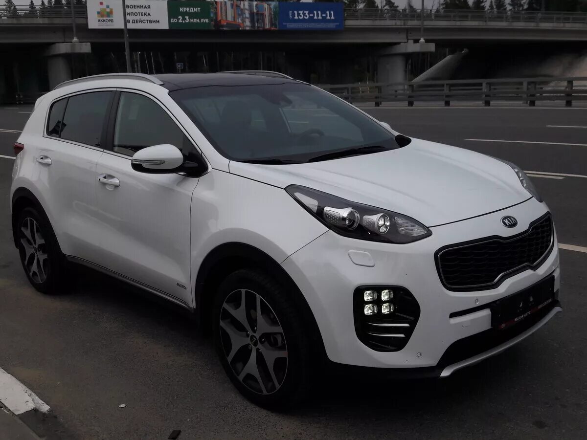 Kia Sportage 4 белая. Кия Спортейдж 4 белый. Кия Спортейдж белая 2016. Белый Киа Спортейдж 4 с черной крышей.