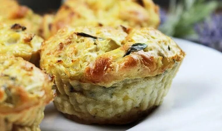 Капустные кексы. Кексы на кефире с колбасой. Капустные кексы. Рецепт вкусного капустника. Капустные кексы.