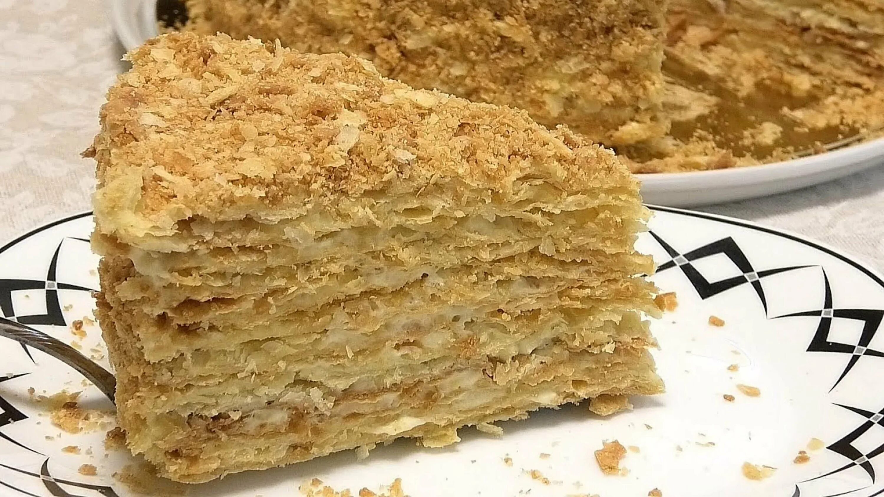 Торт наполеон пломбирный. Рыбный торт из слоеных коржей. Наполеон с грецкими орехами. Торт слоеный наполеон. Торт наполеон коржи рецепт.