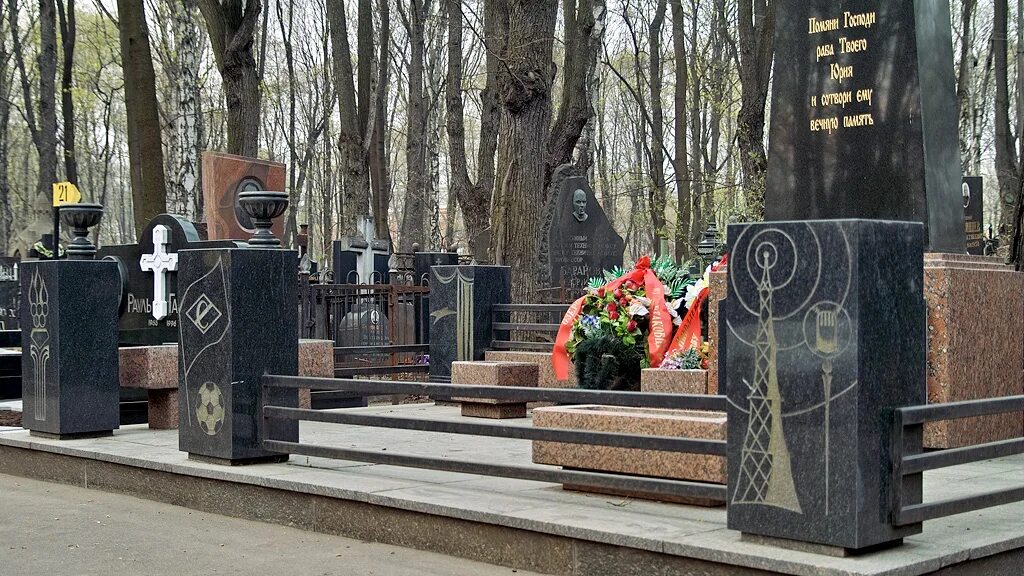 Братское кладбище во всехсвятском. Первое кладбище москвы. Кладбище женское. Некрополь введенского кладбища москвы. Кладбища москвы.