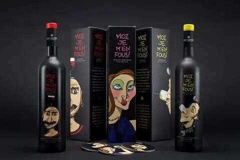 Вино с надписями на бутылке