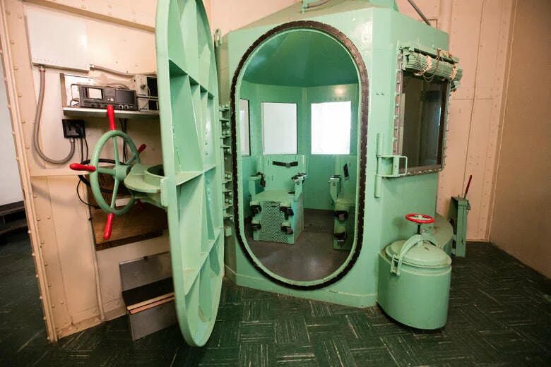 Аушвиц-биркенау газовые камеры. Сан квентин газовая камера. Как называлась газовая камера. Смертная казнь в сша газовая камера. Лагерь дахау газовые камеры.