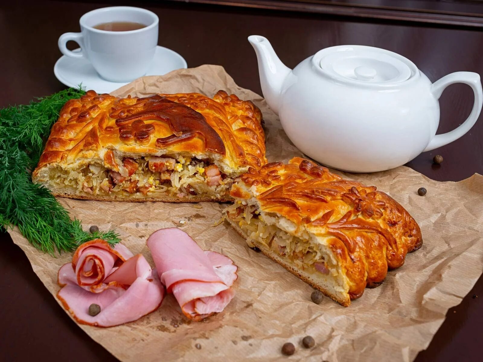 Кулебяка штолле. Пироги штолле с рыбой. Пирог штолле рыбный. Штолле пирог с капустой. Пирог штолле рыбный.