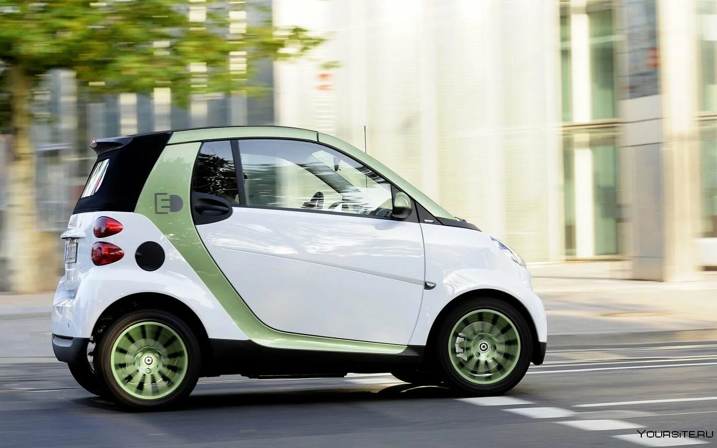 Электро мал. Smart Fortwo Electric Drive. Smart car электромобиль. Электромобиль Byvin Electric car интерьер. Мерседес смарт 2010.