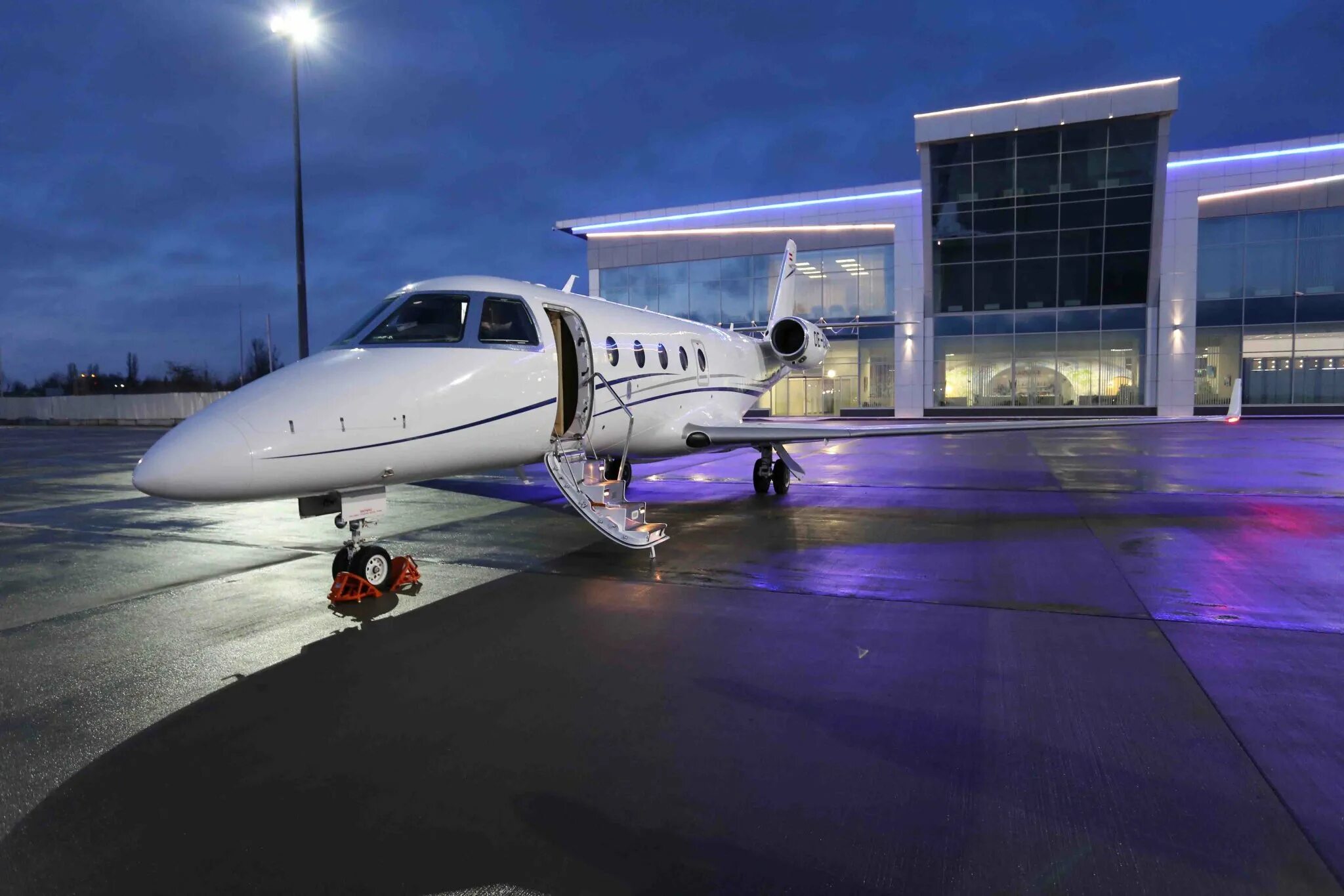 Sukhoi business jet (sbj). Самолет бизнес джет. Частный самолет гольфстрим g650. Частный самолет джет. Gulfstream g500.