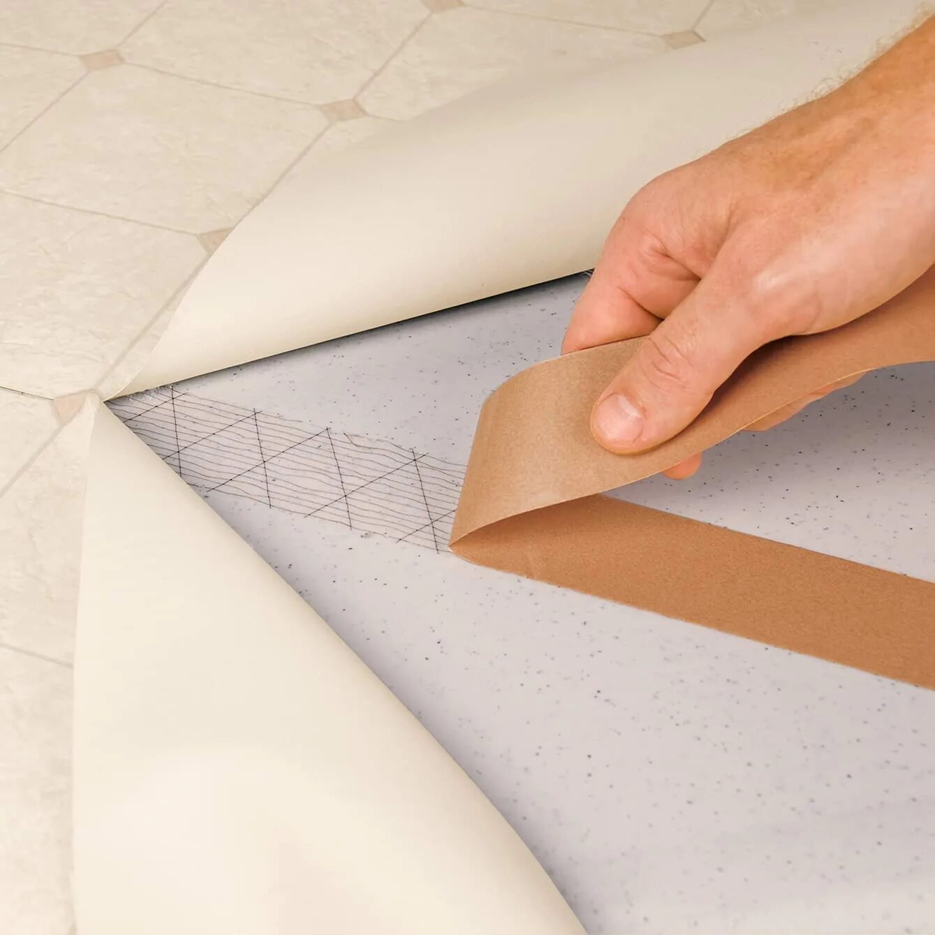 Как вырезать линолеум. Как сшить линолеум с тканевой подложкой. advancement in floor tape. как загнуть линолеум через угол вниз.