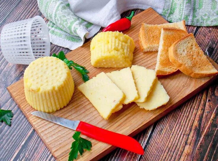 Необычные сыры. Сыр. Сыр цвет. Сыроделие. Академия сыра.