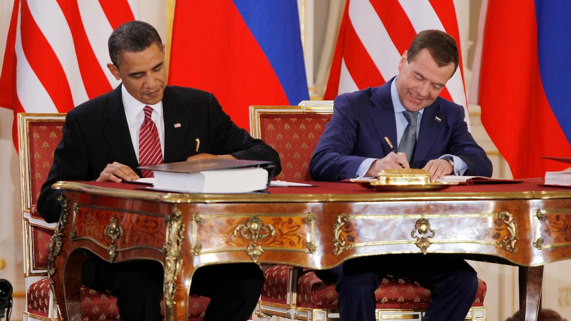 Обама Медведев СНВ-3. Обама и Медведев подписали СНВ 3. СНВ-III. Подписание СНВ 3.