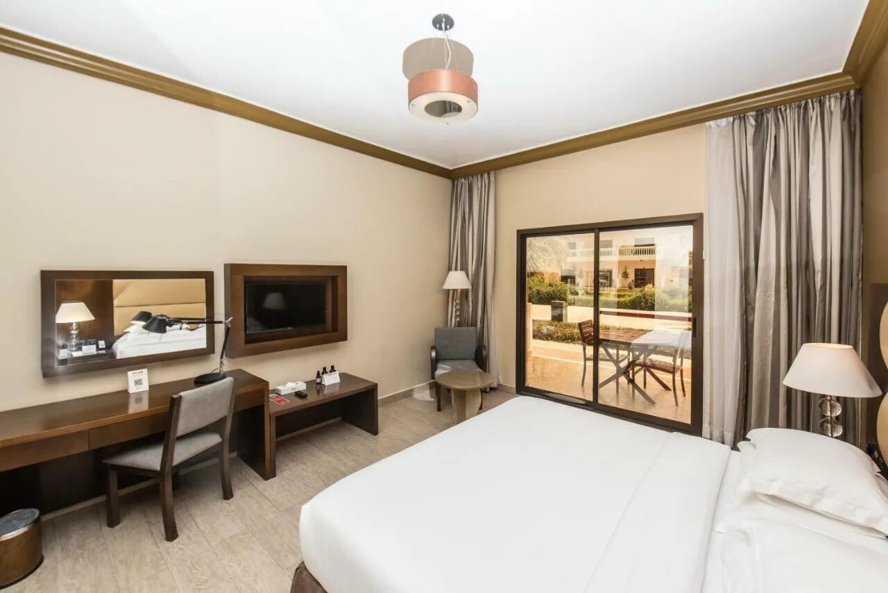 Bm beach resort smartline bin majid. Отель bm beach resort 4 оаэ. bm beach resort 4* рас-эль-хайм, 50 м до моря. bm beach resort 4 оаэ рас-эль-хайм. bm beach hotel 4 рас аль хайма номера.