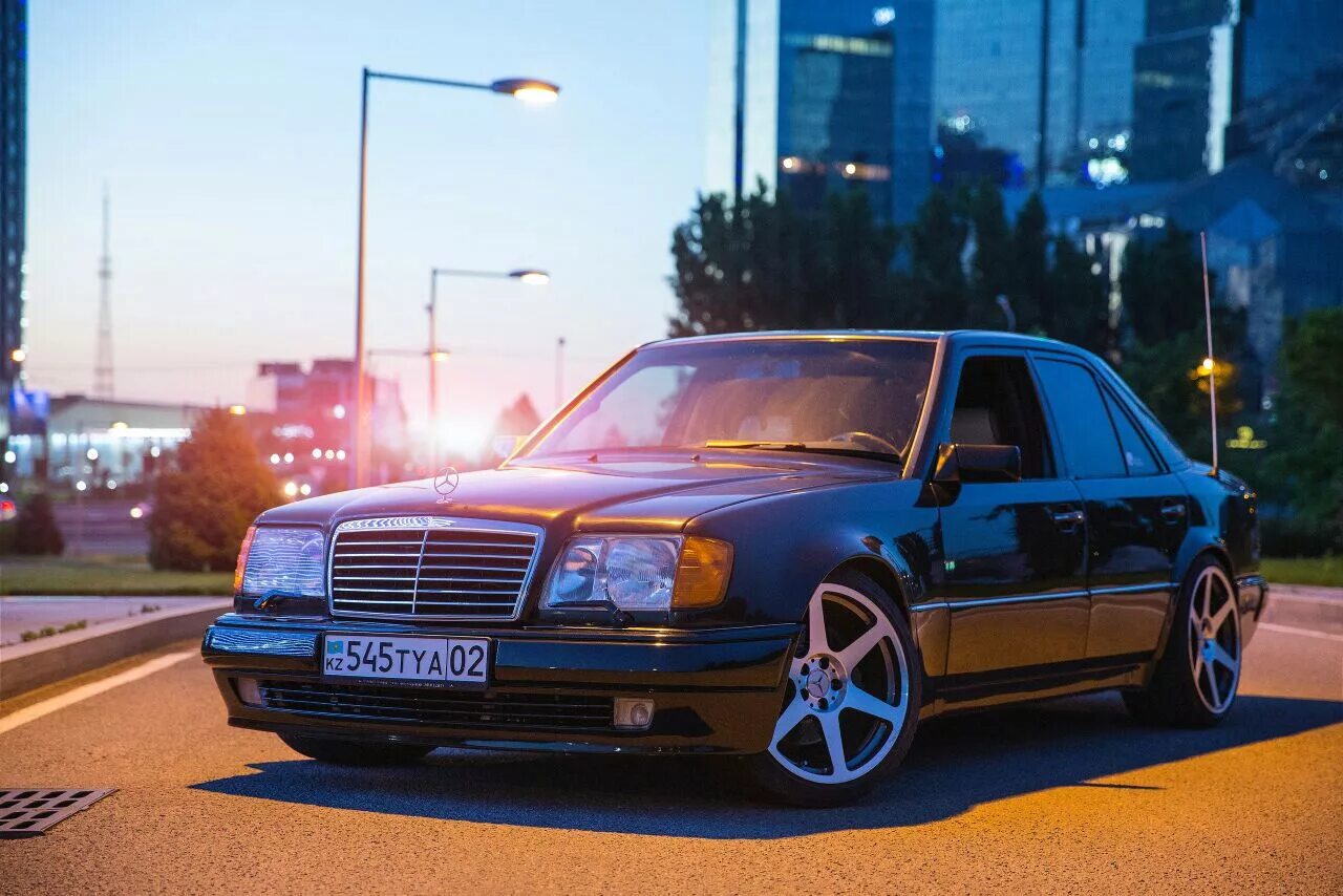 Е 500 3. Волчок Мерседес w124. Мерседес Бенц 124 волчок. Mercedes w124 волчок. Mercedes w124 e500 волчок.