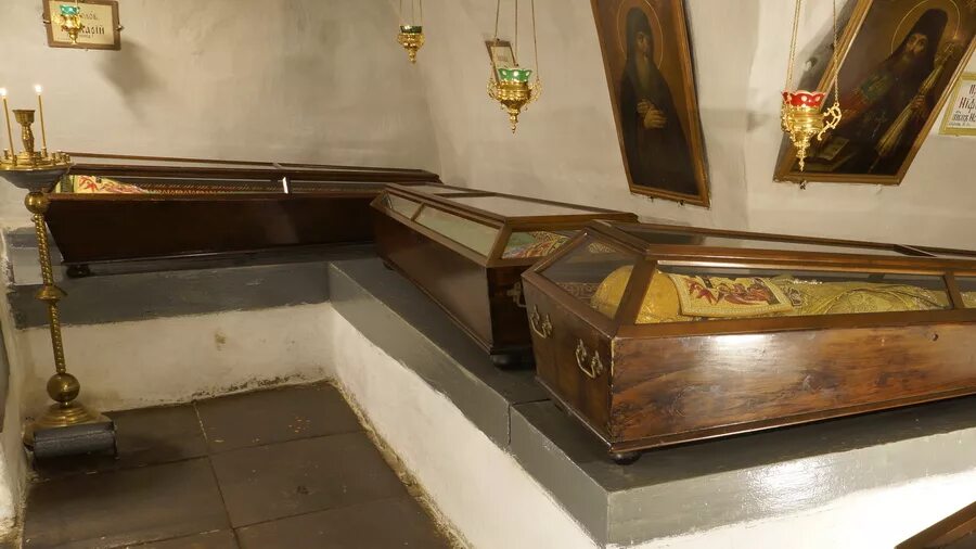 Мощи св ильи муромца киево-печерская лавра. Киев мощи святых. Киево-печерская лавра мощи ильи муромца. Мощи киево-печерской лавры. Киево-печерская лавра пещеры мощи.