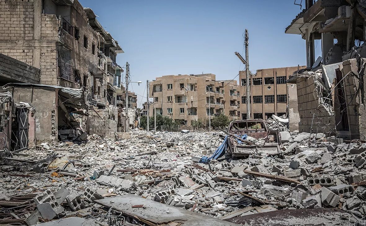 Разрушенные дома войной. Ракка Сирия. Город Хомс Сирия. Сирия разрушенный город Ракка. Разбомбленные города Сирии.