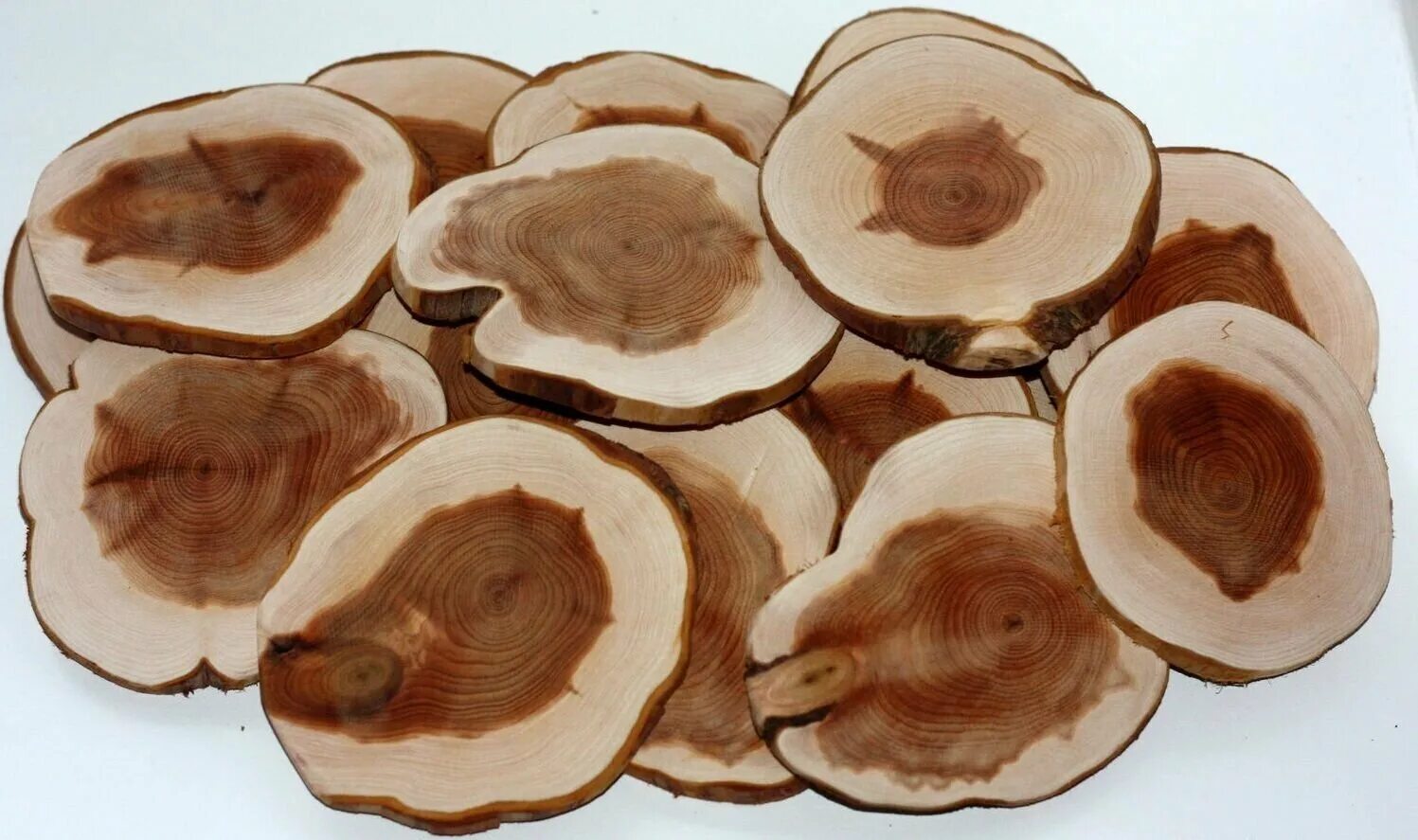 спил можжевельника на джуте. можжевеловые спилы. из спилов можжевельника. можжевеловые спилы. можжевеловые спилы для бани.