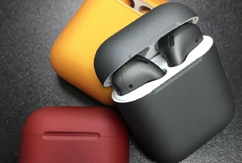 Беспроводной чехол airpods 2. Apple AIRPODS 2. Айрподс 2 наушники. Наушники Apple AIRPODS 2 Color. Черные аирподсы 2.