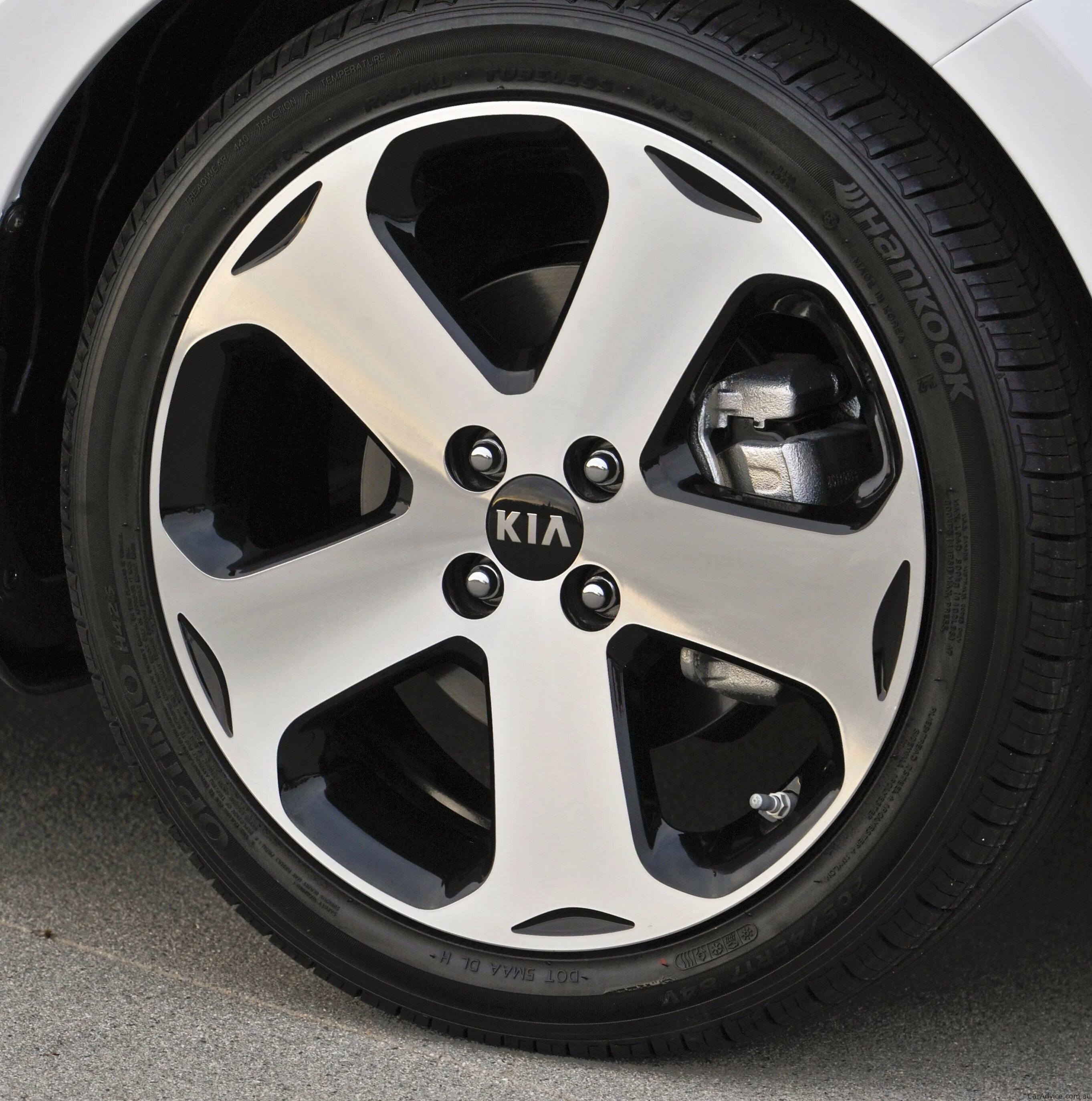 Диски на Киа 15 радиус. 16” Легкосплавные диски Kia Rio. Киа Рио 3 колеса. Kia Rio на литье.