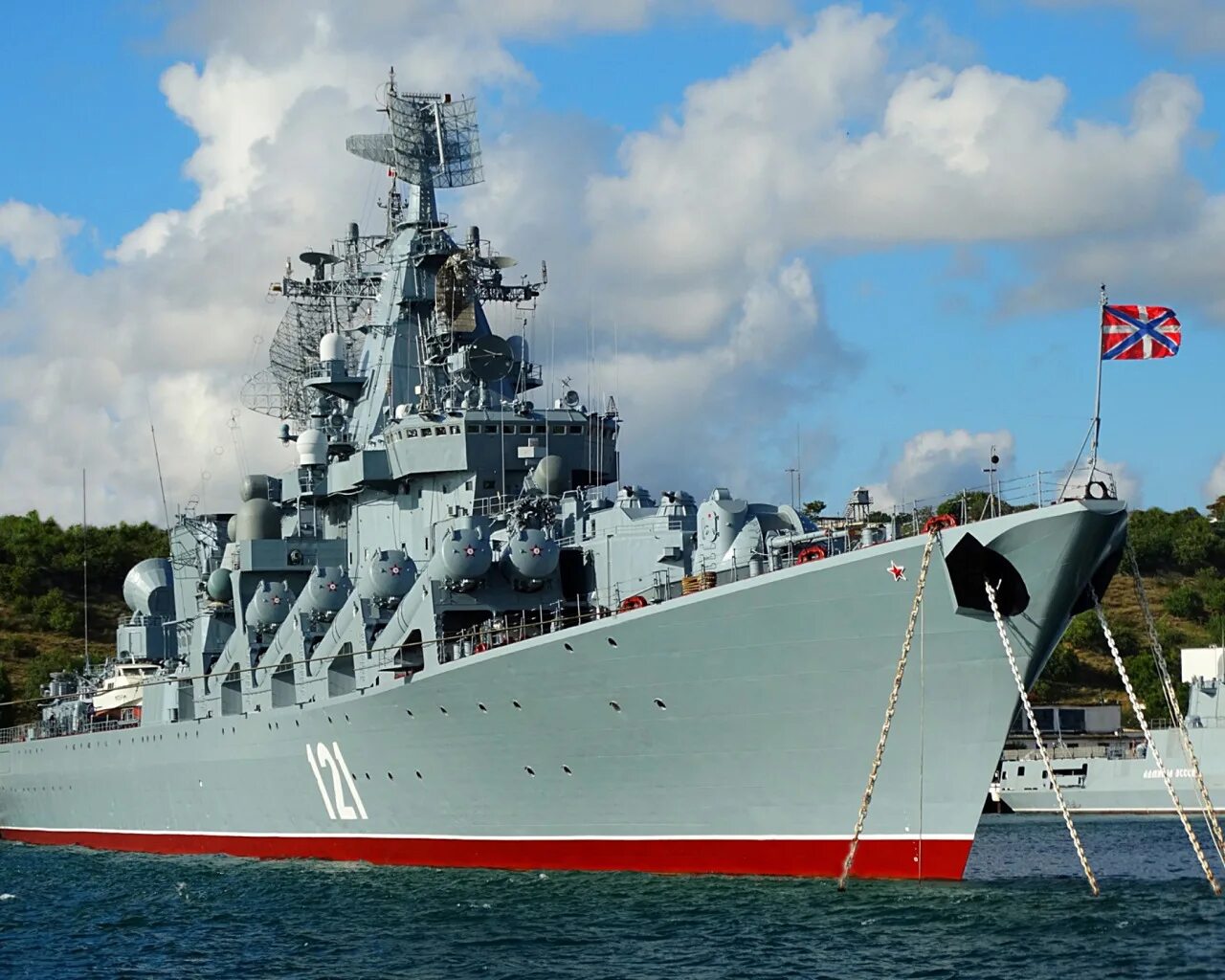 Ракетный крейсер черноморского флота «москва». Ркр "маршал устинов" проекта 1164 «атлант». Ракетный крейсер москва проект 1164 атлант. Гвардейский ракетный крейсер черноморского флота "москва". Флаг крейсера москва.