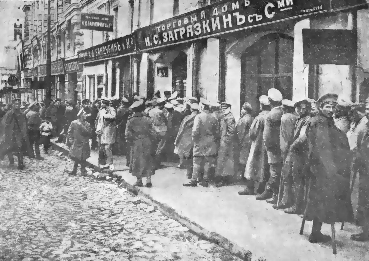 берлин 1918 поражение. хлеб в блокадном ленинграде очередь. очередь за хлебом в петрограде 1917 года. блокада ленинграда 1941 очередь за хлебом. очередь за продовольствием.