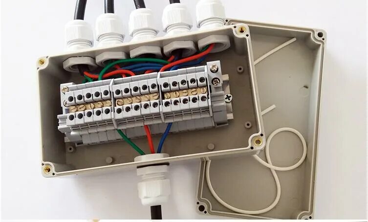 Электро кпп. Коробка распределительная с клеммной колодкой ip65. Коробка распределительная ip66 c клеммником. Водонепроницаемая распределительная коробка ip68. Электрическая коробка распределительная 500 КВТ.