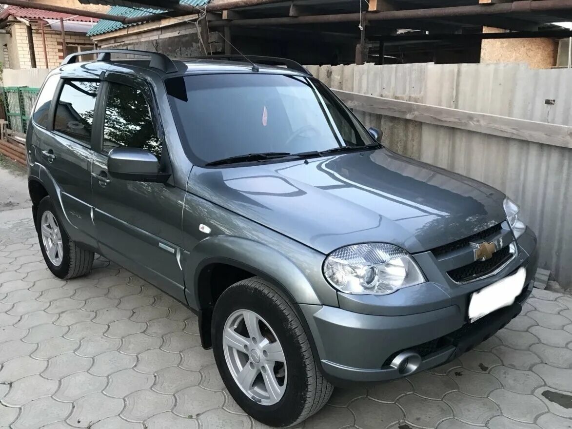 Купить шевроле с пробегом в краснодарском крае. Chevrolet Niva 1.7 МТ, 2006,. Шевроле Нива 2006 серый. Chevrolet Niva Niva 2006. Нива Шевроле 2015.