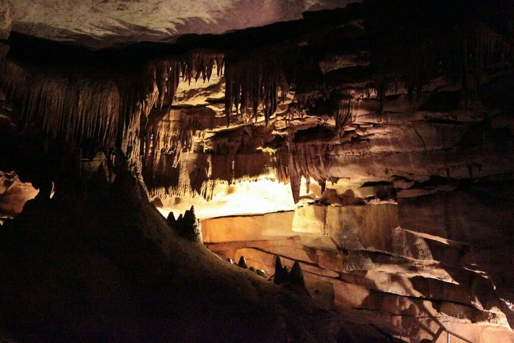 Мамонтова пещера в северной америке. Мамонтова пещера Кентукки. Природная зона Мамонтова пещера национальный парк. Мамонтова пещера бездонная яма.
