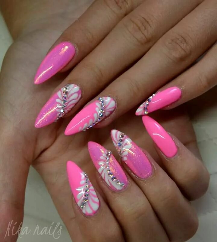 Дизайн ногтей миндаль розовые фото A little bit color ... Pink acrylic nails, Bridal nail art, Fashion nails