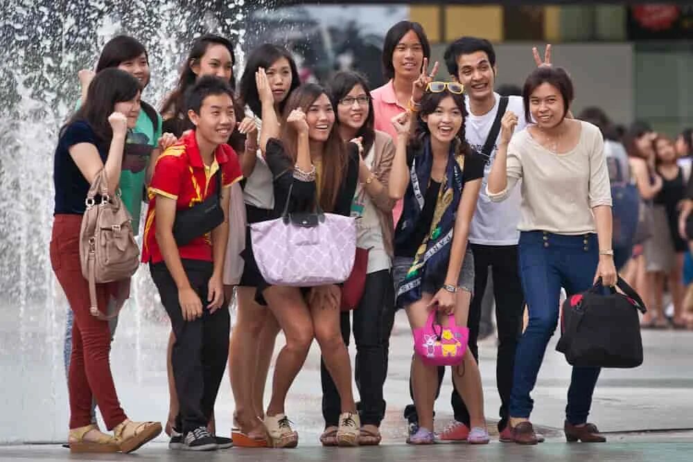 Тайцы в россии. Жители Тайланда. Девушки на улицах Бангкока. Таиланд люди. Тайцы.