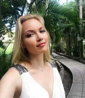 Киска ағып, келді.