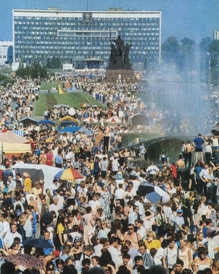 Пермь 1998. День города Пермь 1998. Эспланада Пермь. День города Перми 1998 года.