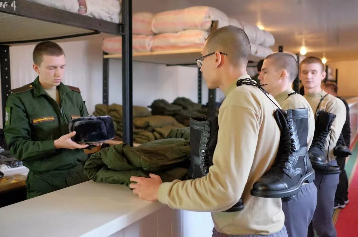 Обеспечение вещевым имуществом военнослужащих. Обеспечение вещевым имуществом военнослужащих. Вещевка военнослужащим. Контрактник обеспечение вещевым имуществом военнослужащих. Обеспечение вещевым имуществом военнослужащих.