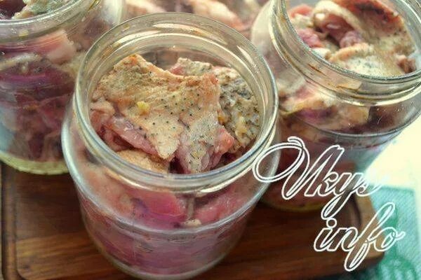 Тушенка из утки рецепт на зиму. Тушенка из утки. утиная тушенка из спинки. тушенка из утятины из косточек. тушёнка из утки в духовке в стеклянной банке без воды в духовке.