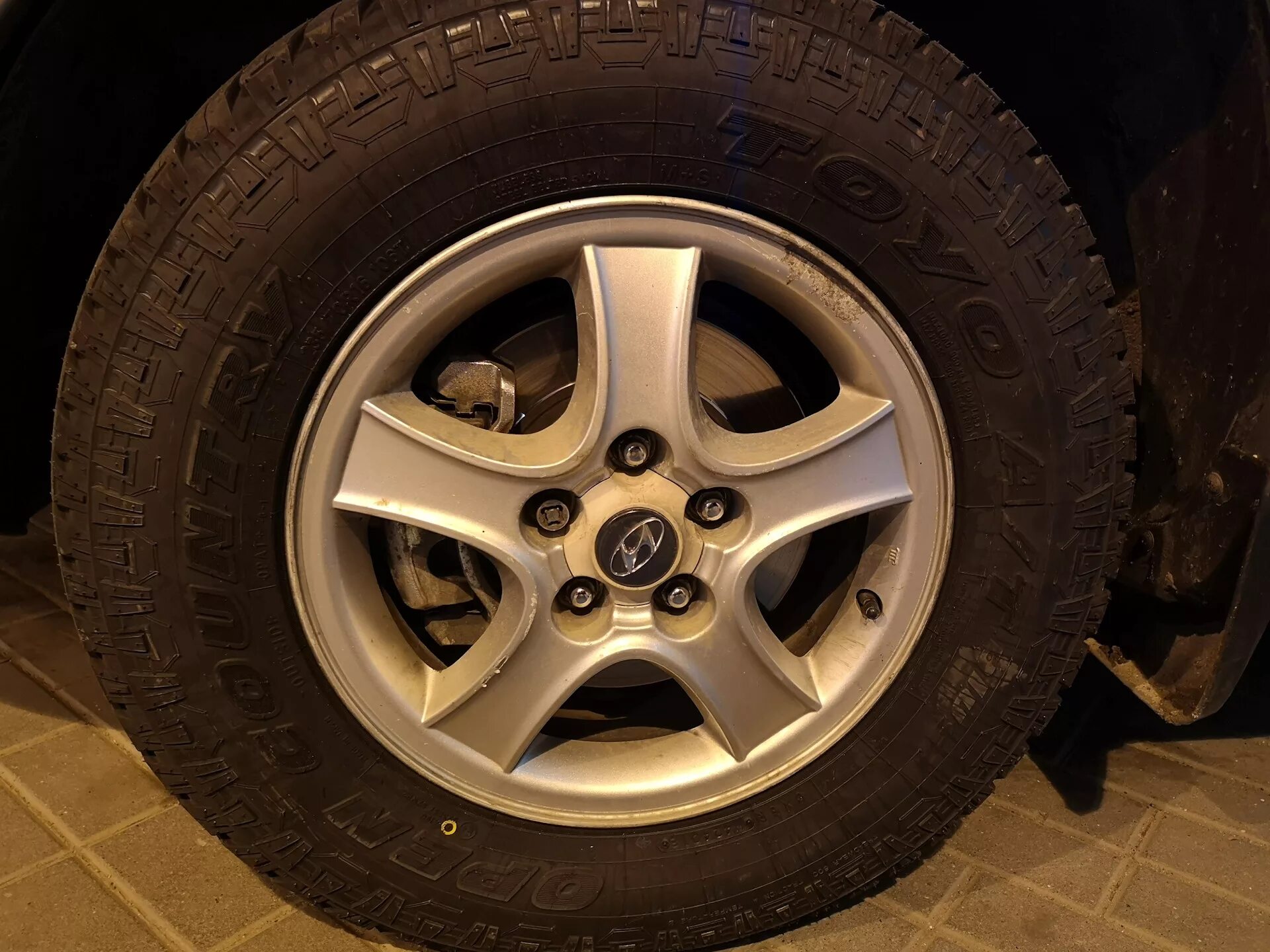 235/70 R16 Санта Фе. 265 65 17 Санта Фе 1. Резина на Хендай Санта Фе 2. Hyundai Santa Fe 1g 215/70 r16. Санта фе размер резины