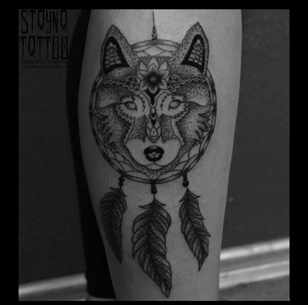 Ловитель снов волк. Сон тату волка. Сон тату волка. Тату волк и ловец снов на предплечье. Татушка ловец снов и волк.