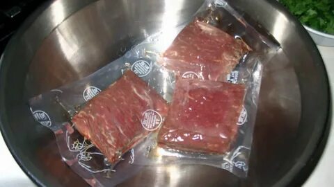 Размораживать мясо в холодной воде