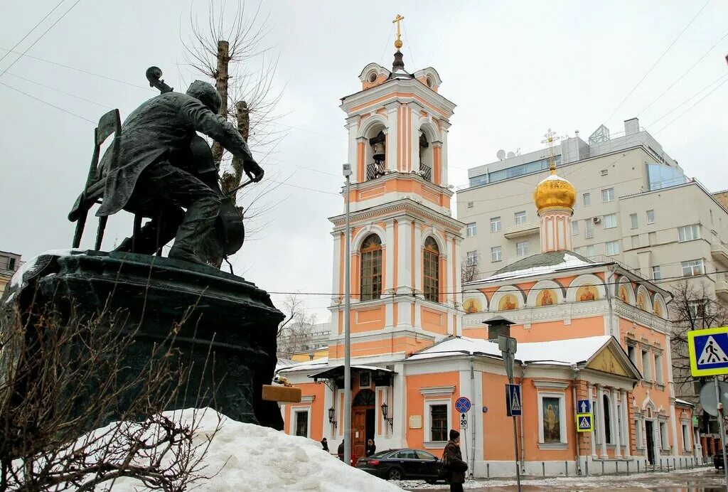 Воскресения словущего на успенском вражке москва. Воскресенская Церковь Брюсов переулок. Брюсов переулок храм Воскресения Словущего. Храм на Вражке Брюсов переулок. Храм Спиридона Тримифунтского в Москве Брюсов переулок.