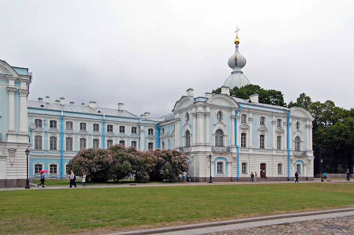 Сайт смольного в санкт петербурге. Смольный дворец санкт-петербург. смольный дворец в санкт-петербурге внутри. смольный монастырь корпуса жилые. смольный собор в санкт-петербурге внутри.