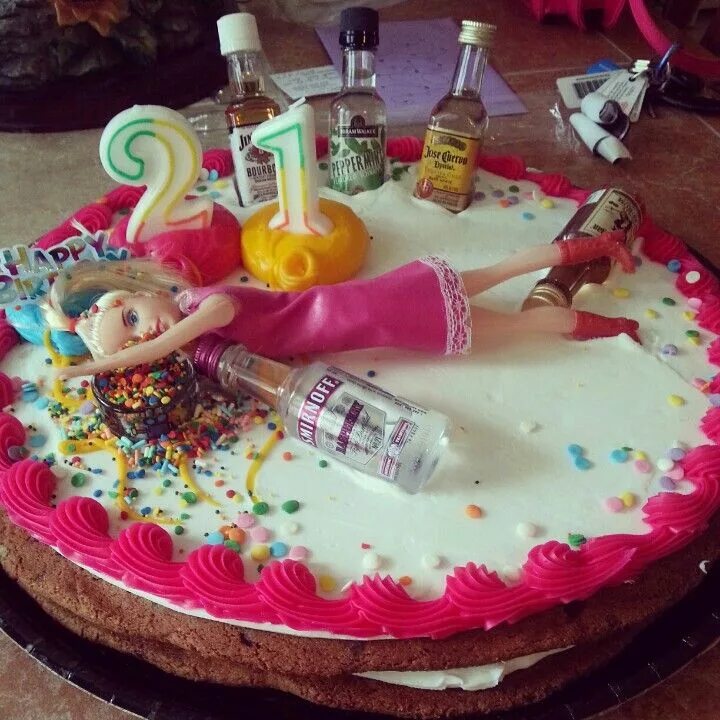 Торт с приколом 18. Прикольные торты. Прикольные торты на день рождения. Торт на др подруге. Прикольные тортики на день рождения.